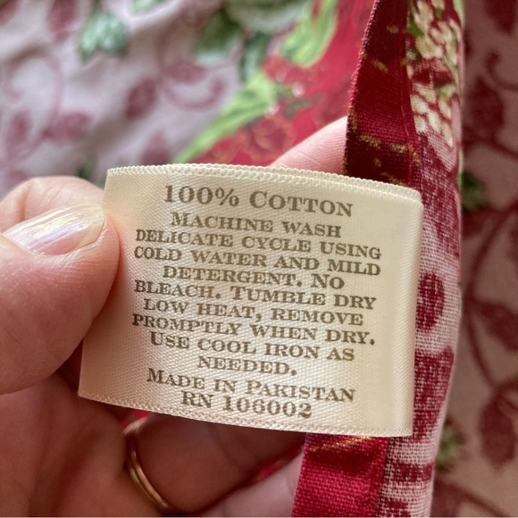 Chestnut Lane Christmas napkins (7) holiday entertaining - Picture 5 of 7